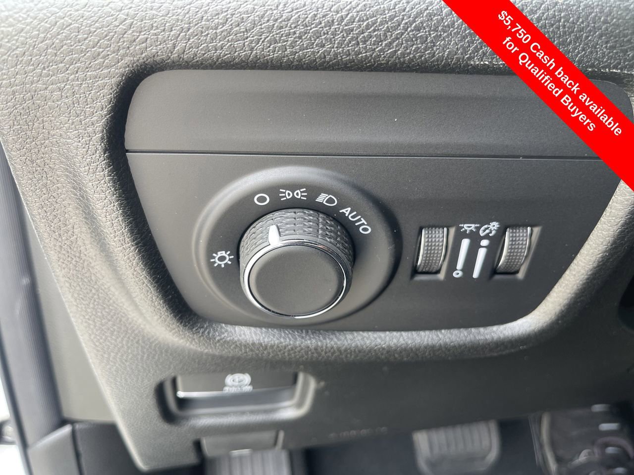 New 2025 Jeep Grand Cherokee Laredo X w/ Luxury Tech Group I image 15