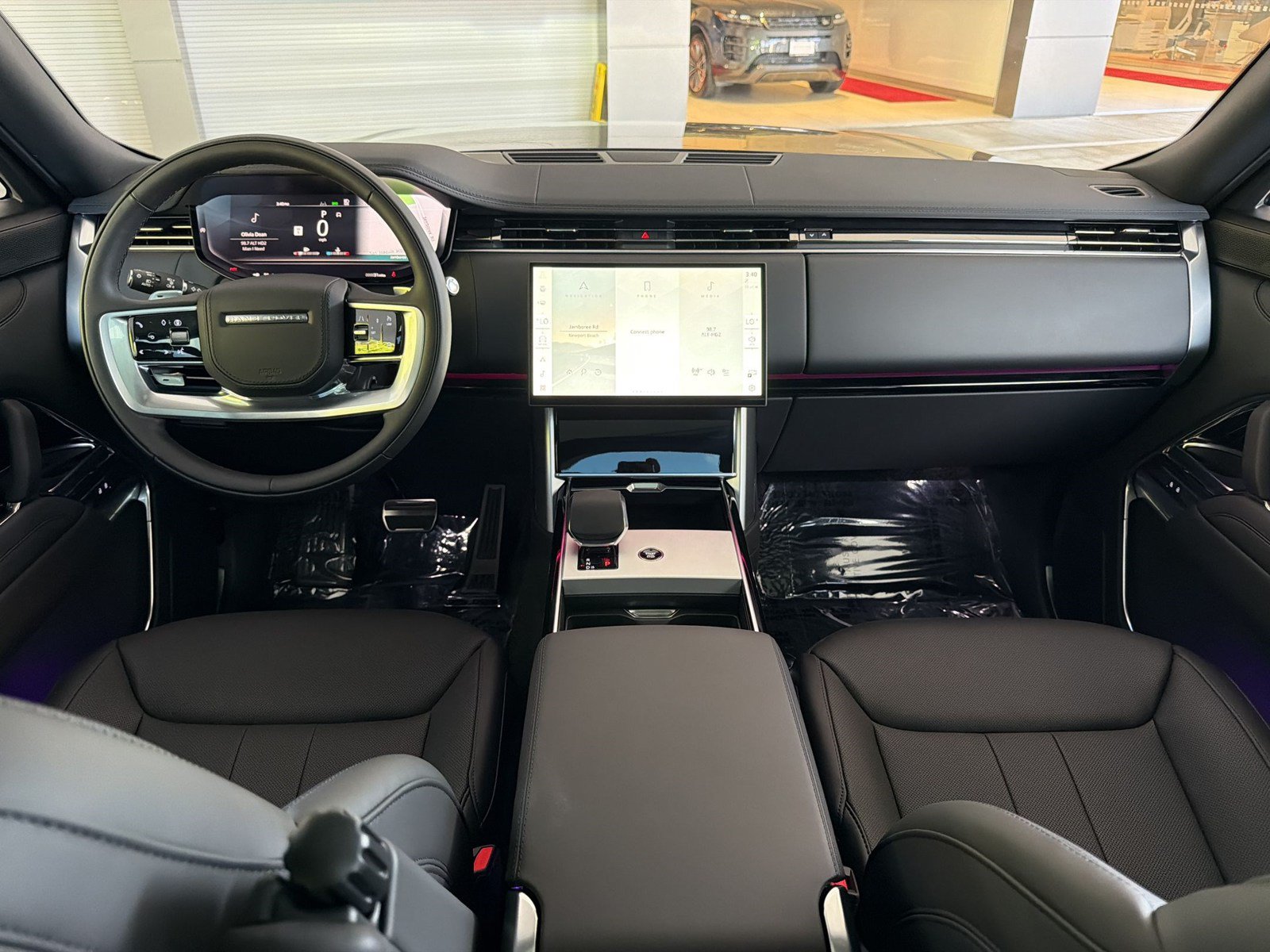 New 2026 Land Rover Range Rover Long Wheelbase SE AWD/4WD image 14