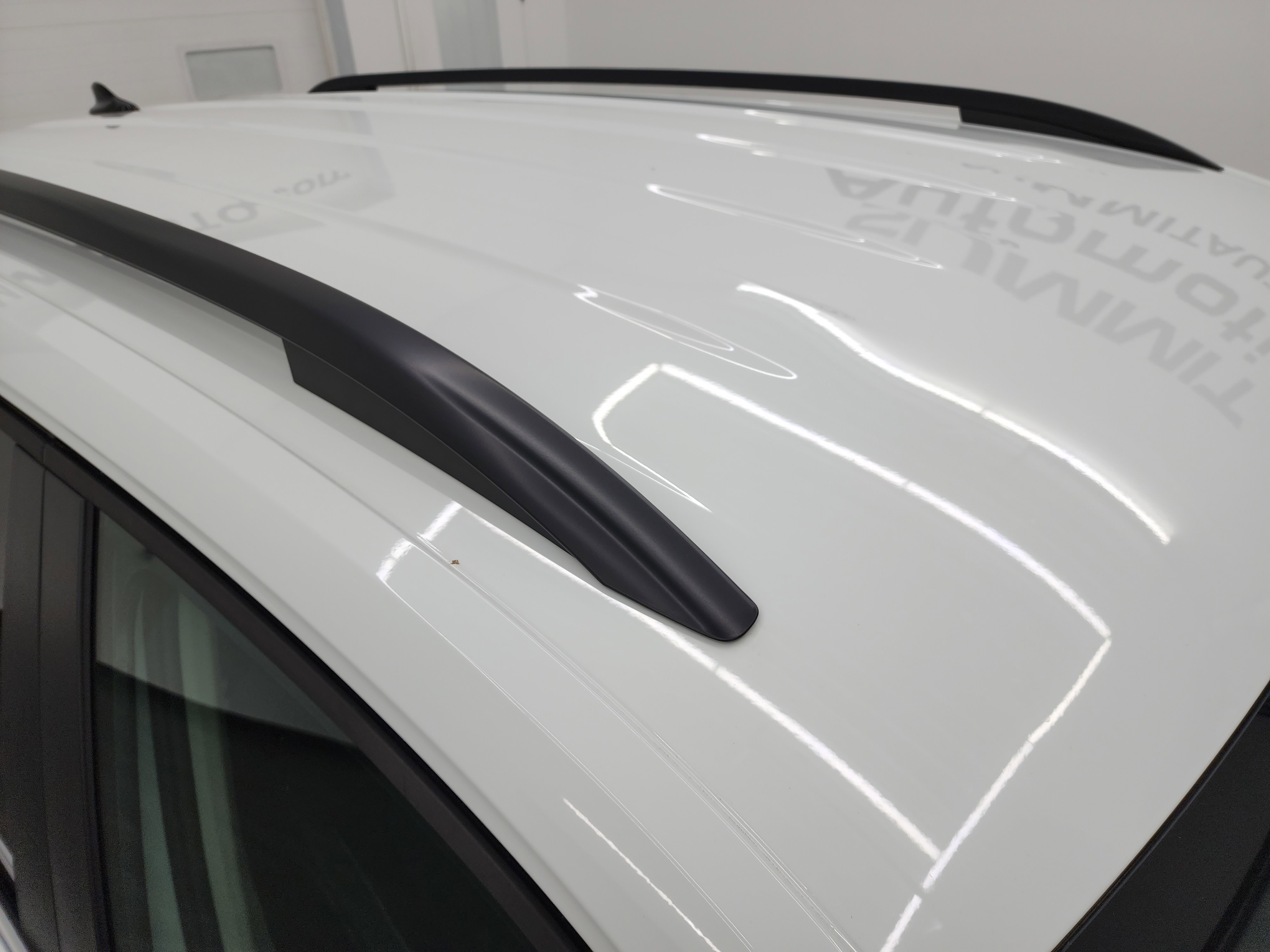 Used 2025 Volkswagen Atlas SE image 4