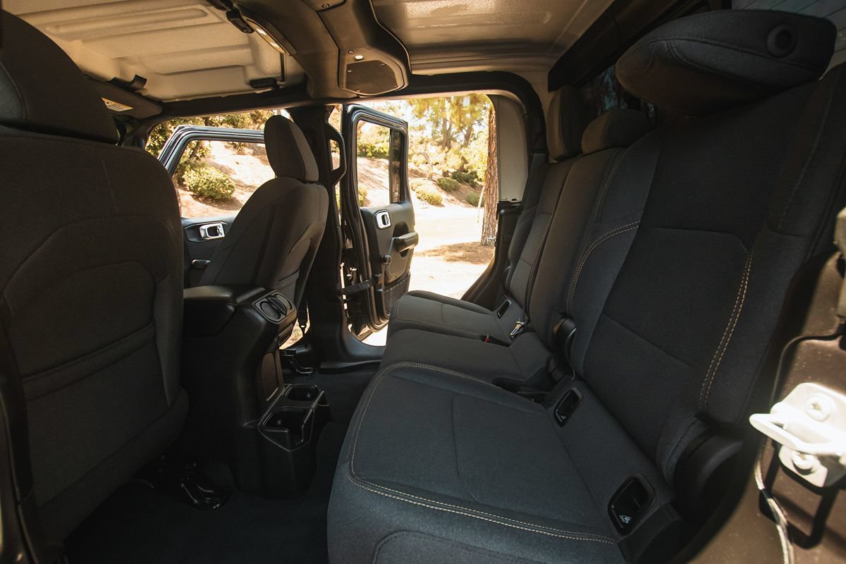 Used 2024 Jeep Gladiator Sport AWD/4WD image 18