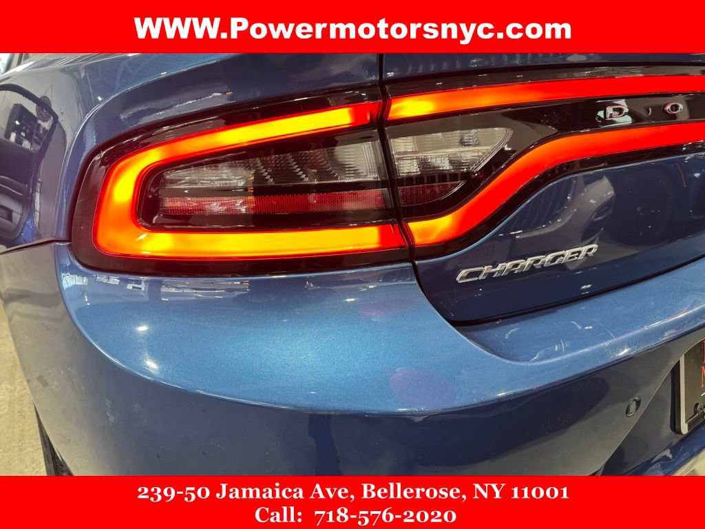 Used 2022 Dodge Charger SXT RWD image 11