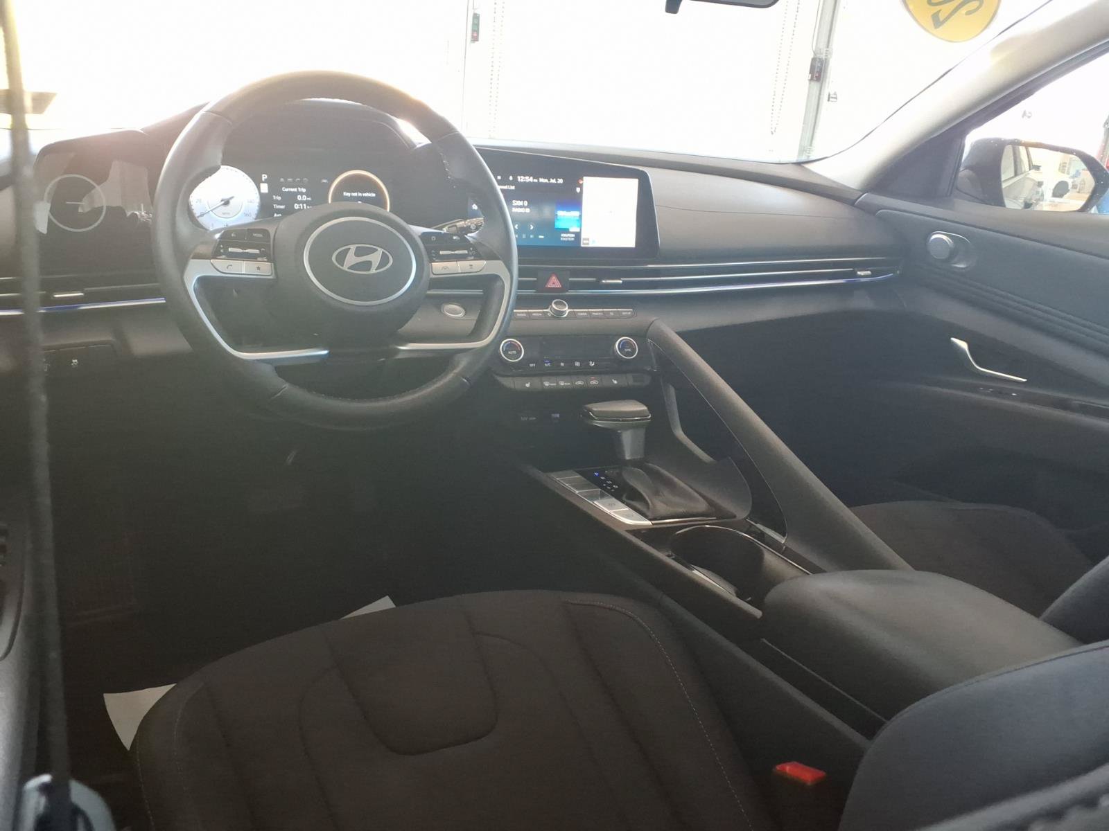 Certified 2025 Hyundai Elantra SEL FWD image 14