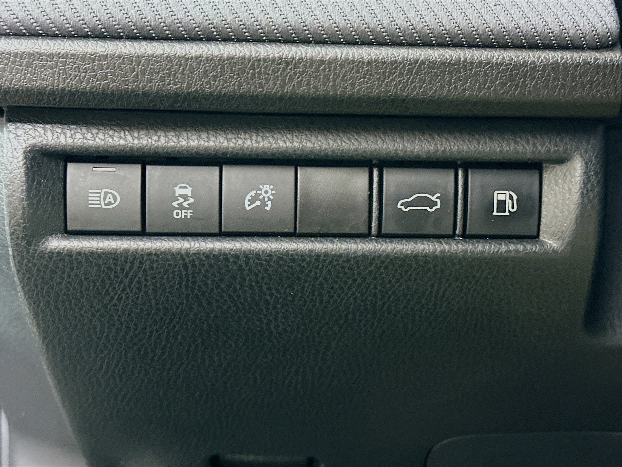 Used 2025 Toyota Camry SE image 17