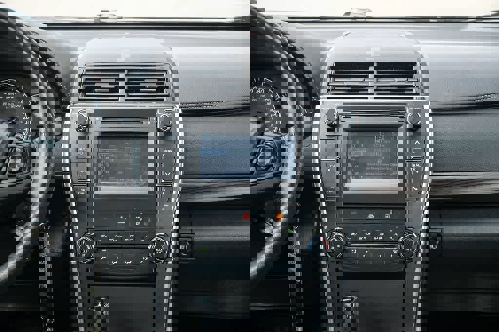 Used 2015 Toyota Camry LE FWD image 13