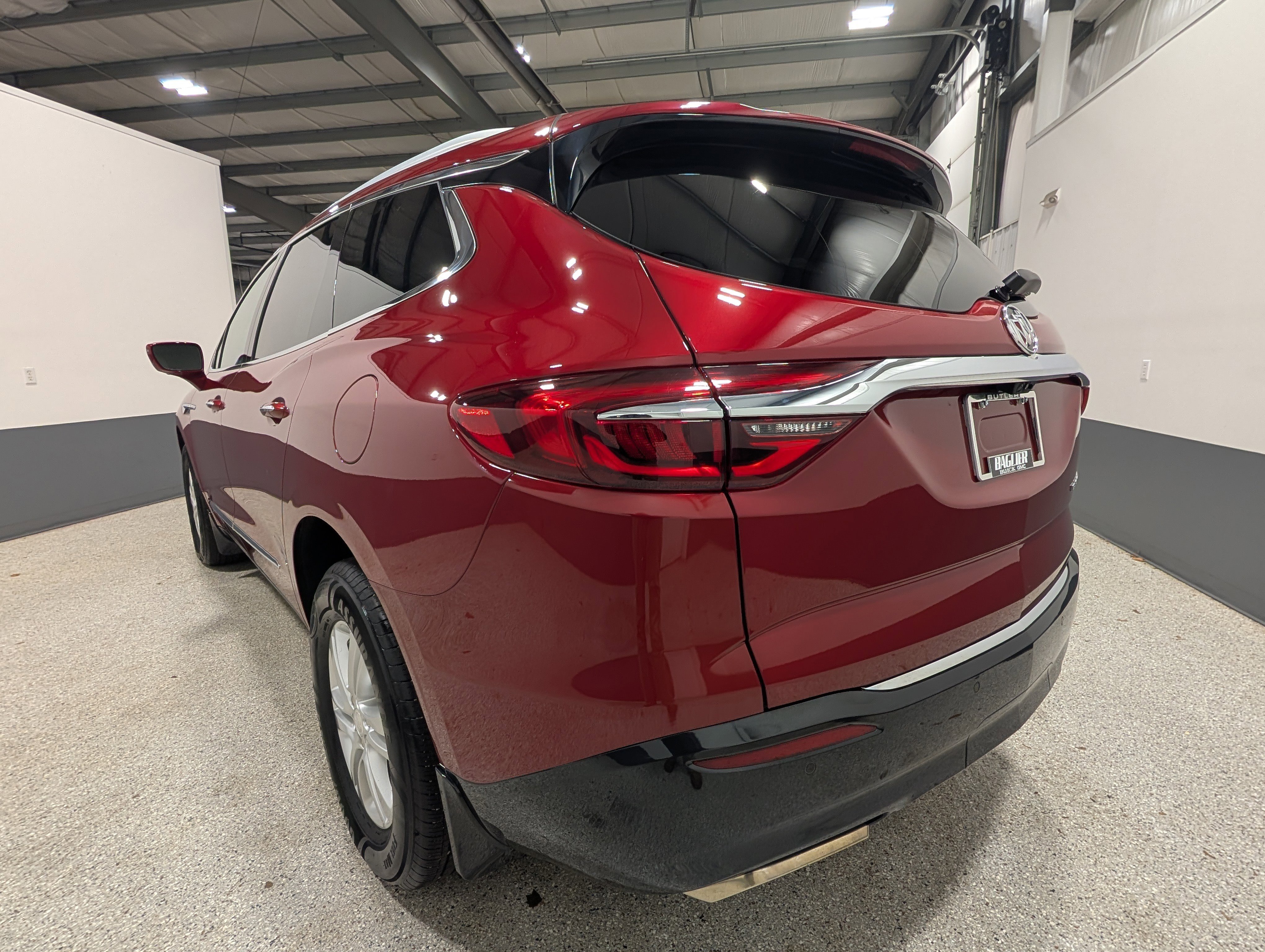 Used 2019 Buick Enclave Premium AWD/4WD image 4