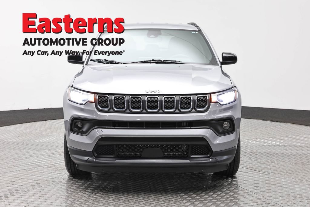 Used 2024 Jeep Compass Latitude AWD/4WD image 2