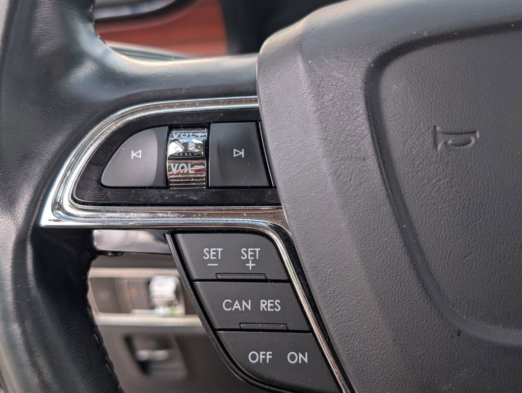 Certified 2023 Lincoln Nautilus Reserve w/ Monochromatic Package image 26