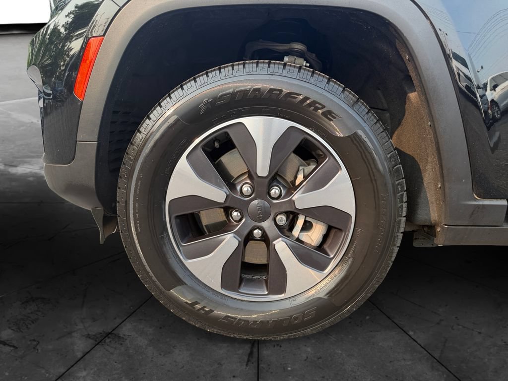 Used 2023 Jeep Grand Cherokee 4WD 4xe image 14