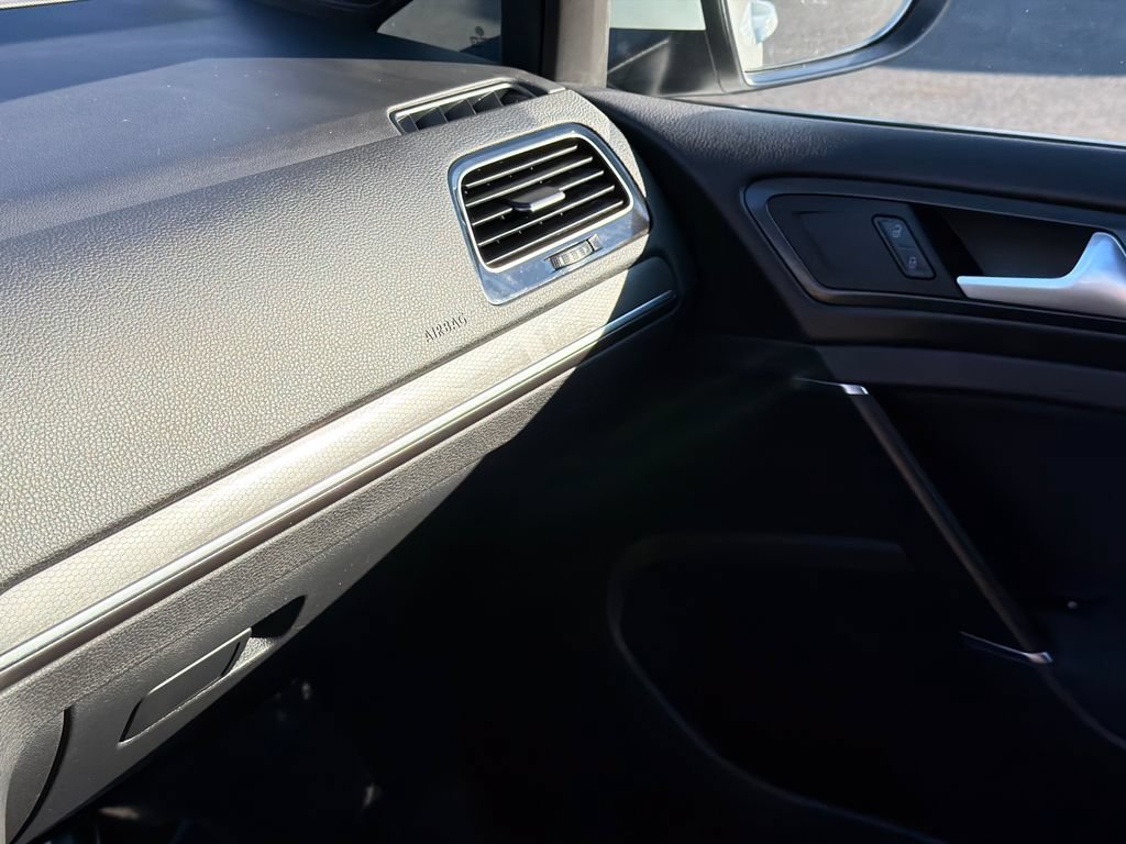 Used 2018 Volkswagen GTI SE FWD image 26