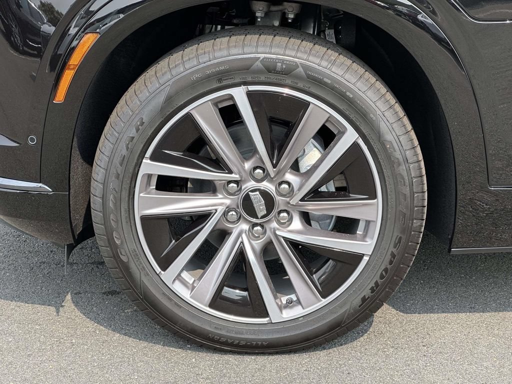 New 2027 Cadillac Vistiq Sport w/ LPO, Floor Liner Package AWD/4WD image 7