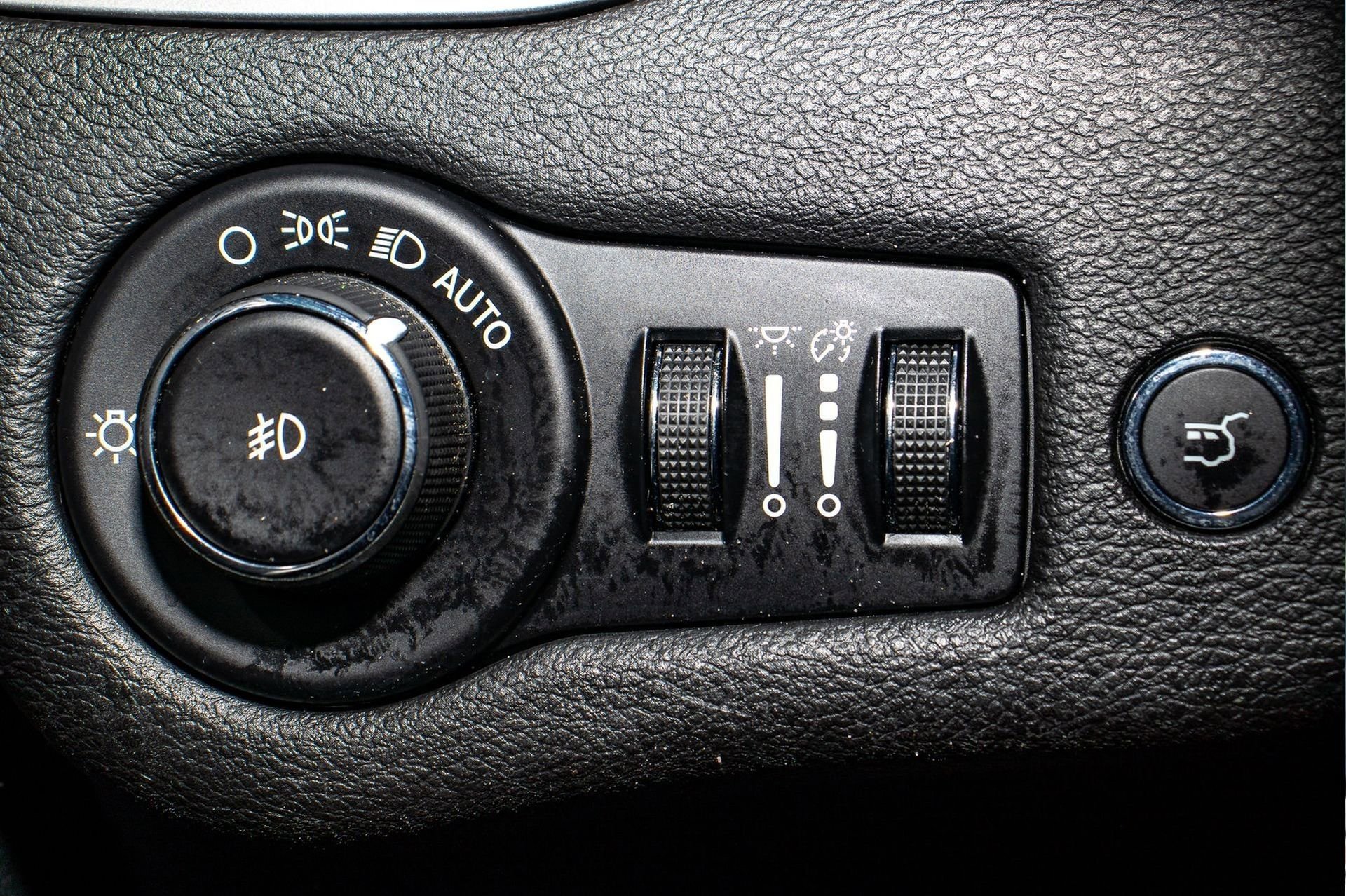 Used 2019 Jeep Cherokee High Altitude image 29