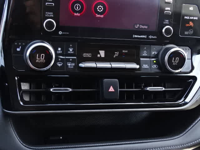 Used 2022 Toyota Highlander XLE FWD image 31