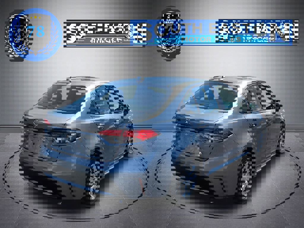 Used 2021 Toyota Corolla LE image 5