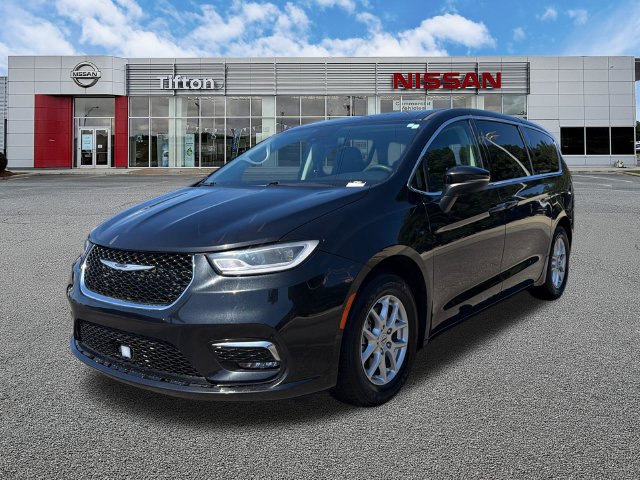 Used 2023 Chrysler Pacifica Touring-L FWD image 3
