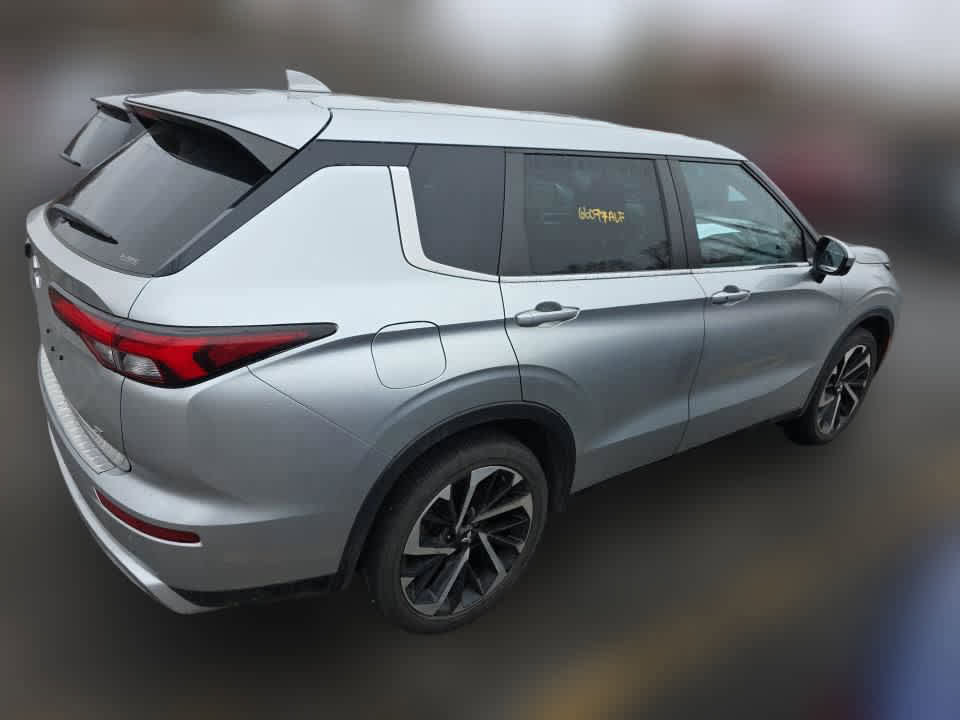 Used 2022 Mitsubishi Outlander SE AWD/4WD image 3