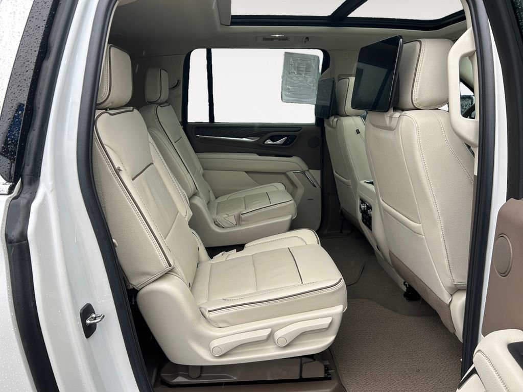Used 2024 GMC Yukon XL Denali w/ Advanced Technology Package AWD/4WD image 11