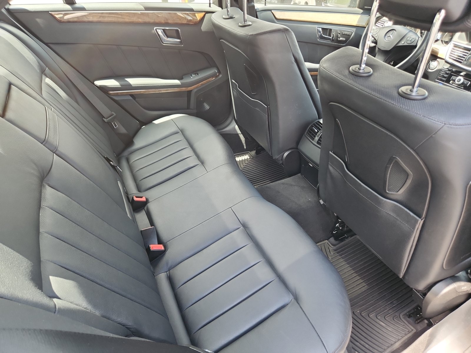 Used 2011 Mercedes-Benz E 550 4MATIC Sedan image 18