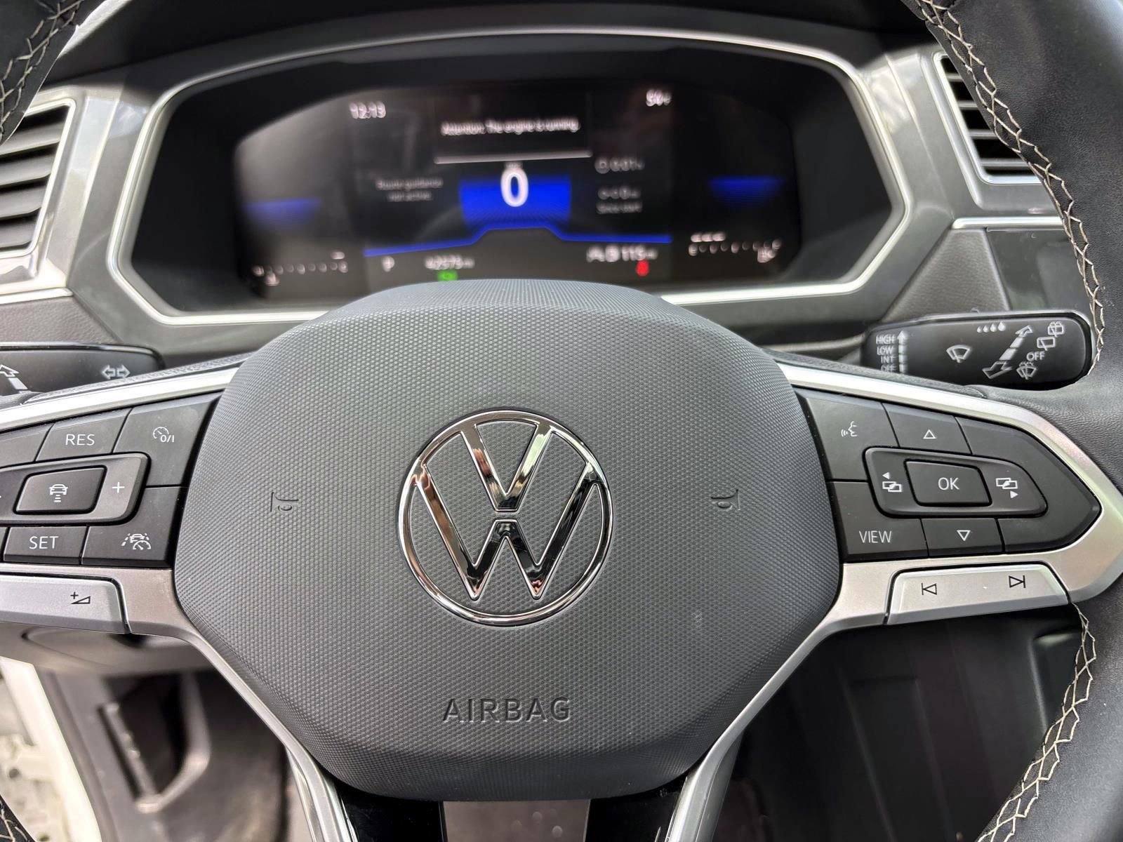 Used 2023 Volkswagen Tiguan SE w/ Panoramic Sunroof Package FWD image 16