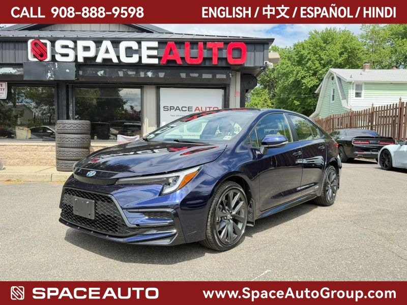 Used 2024 Toyota Corolla SE AWD/4WD image 1