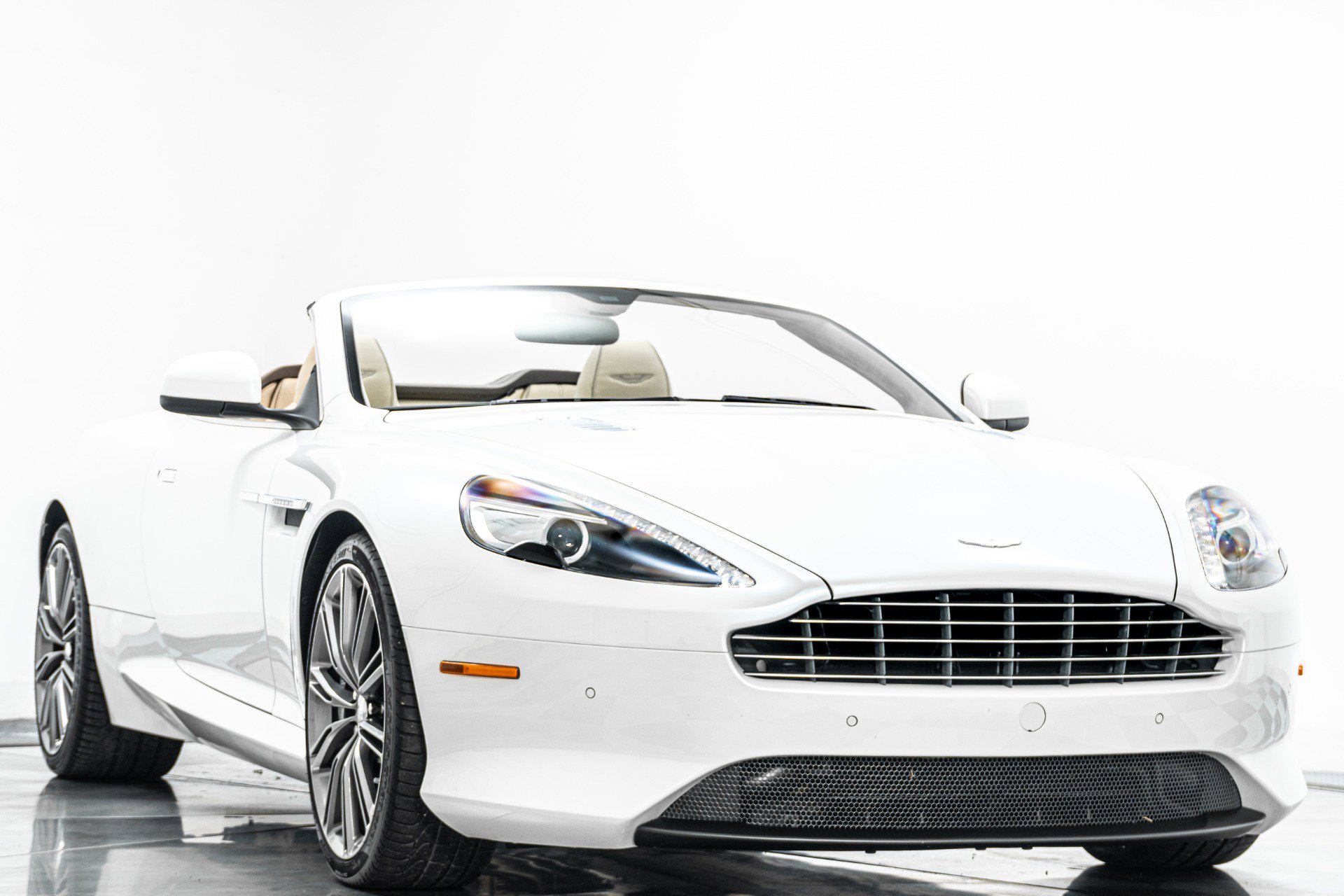 Used 2014 Aston Martin DB9 Volante -Very Low Miles, Pearl image 3