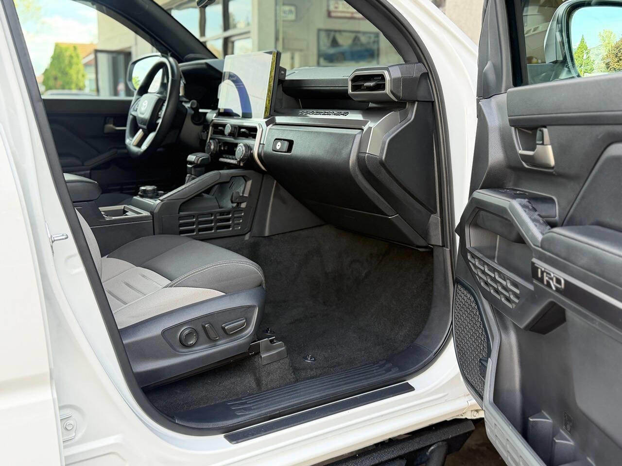 Used 2024 Toyota Tacoma TRD Off-Road w/ TRD Off Road Upgrade Package image 43