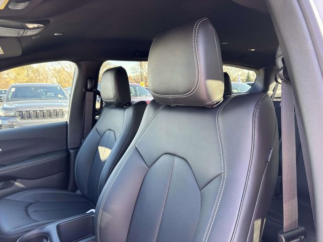 New 2026 Chrysler Pacifica Select image 15