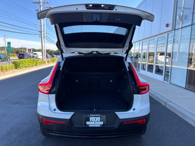 Certified 2025 Volvo XC40 B5 Plus AWD/4WD image 11