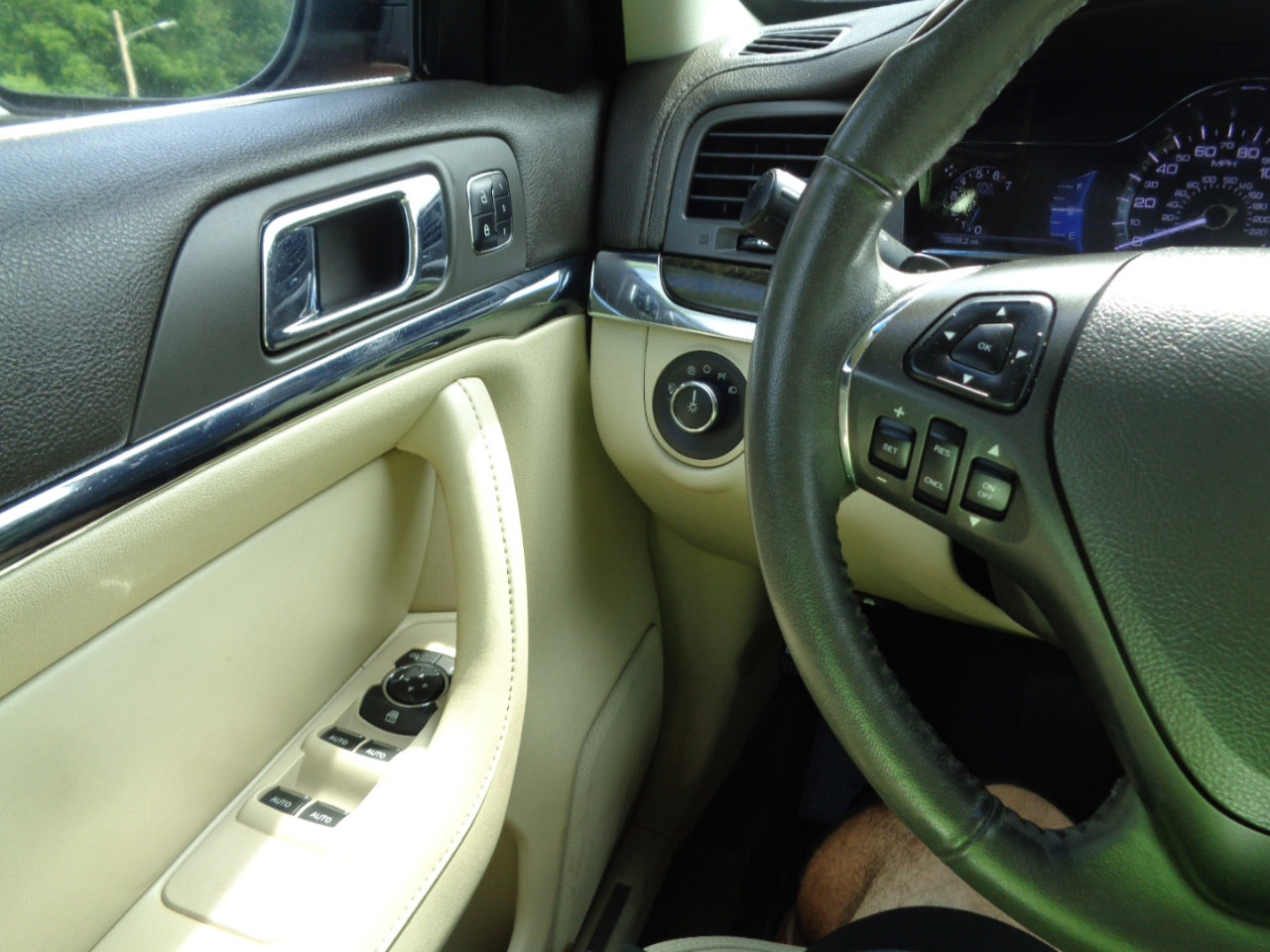 Used 2014 Lincoln MKS Sedan image 26