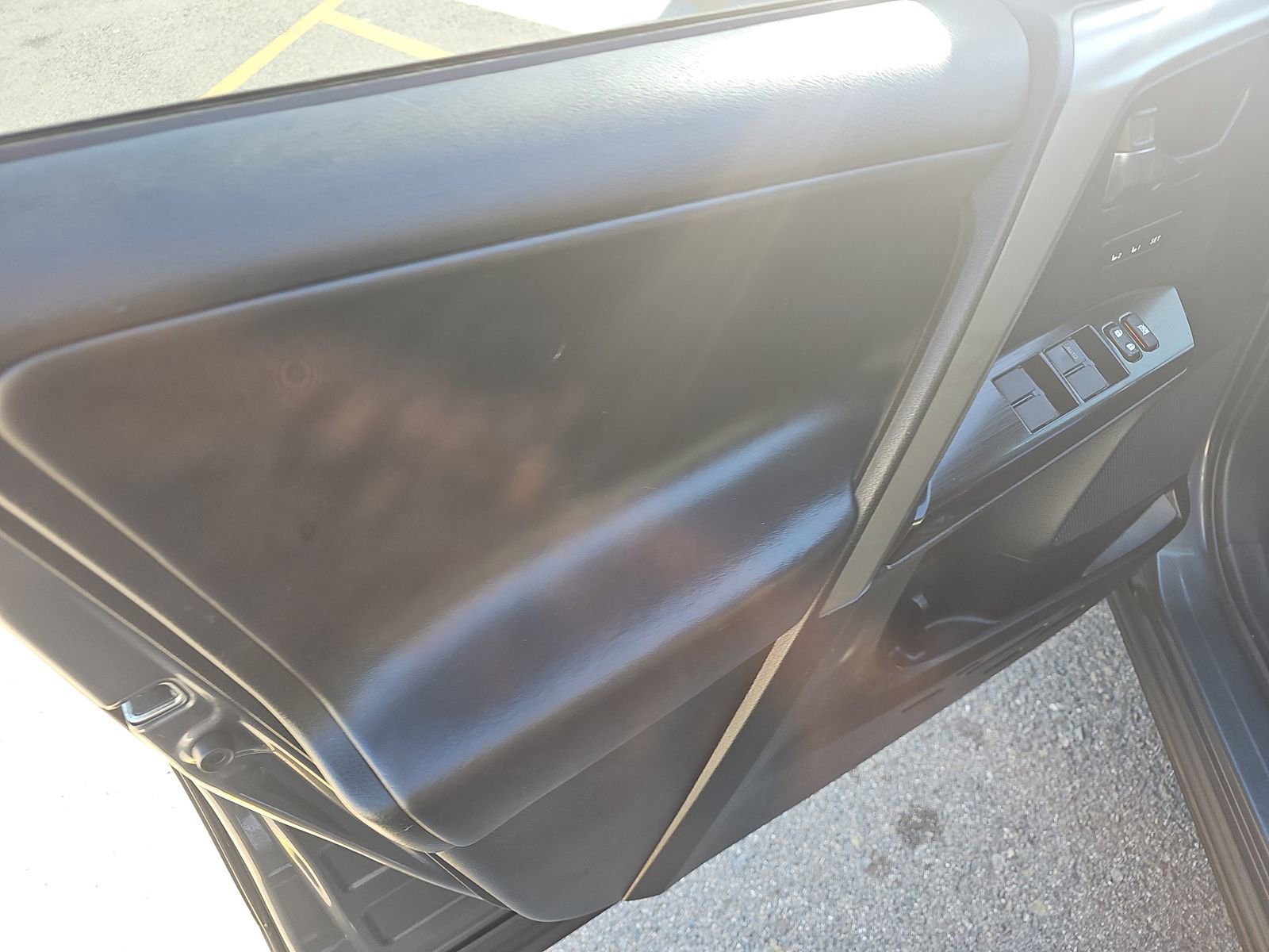 Used 2018 Toyota RAV4 Limited w/ Advanced Technology Package image 16