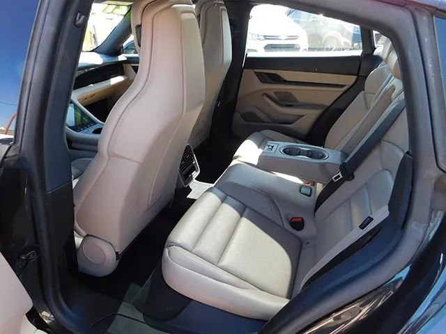 Used 2021 Porsche Taycan image 10