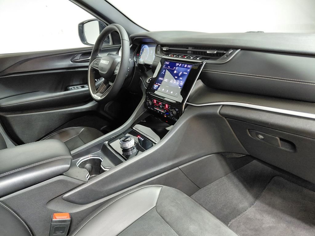 Certified 2025 Jeep Grand Cherokee Altitude AWD/4WD image 28