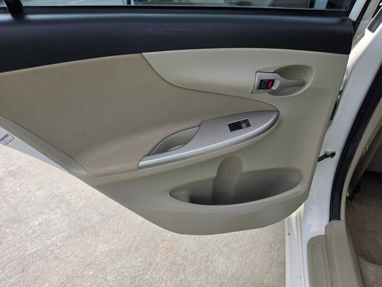Used 2011 Toyota Corolla LE FWD image 21