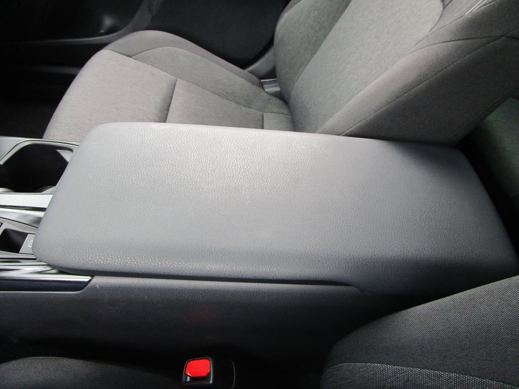 Used 2025 Toyota Camry LE image 31