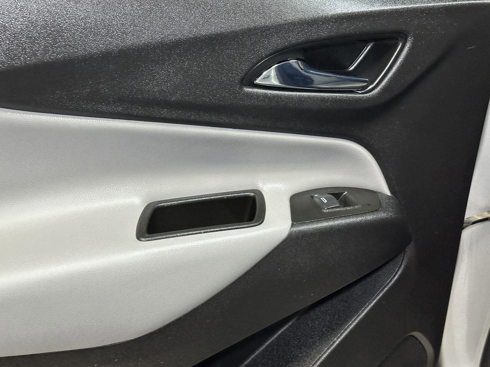 Used 2020 Chevrolet Equinox LS w/ LS Convenience Package image 31
