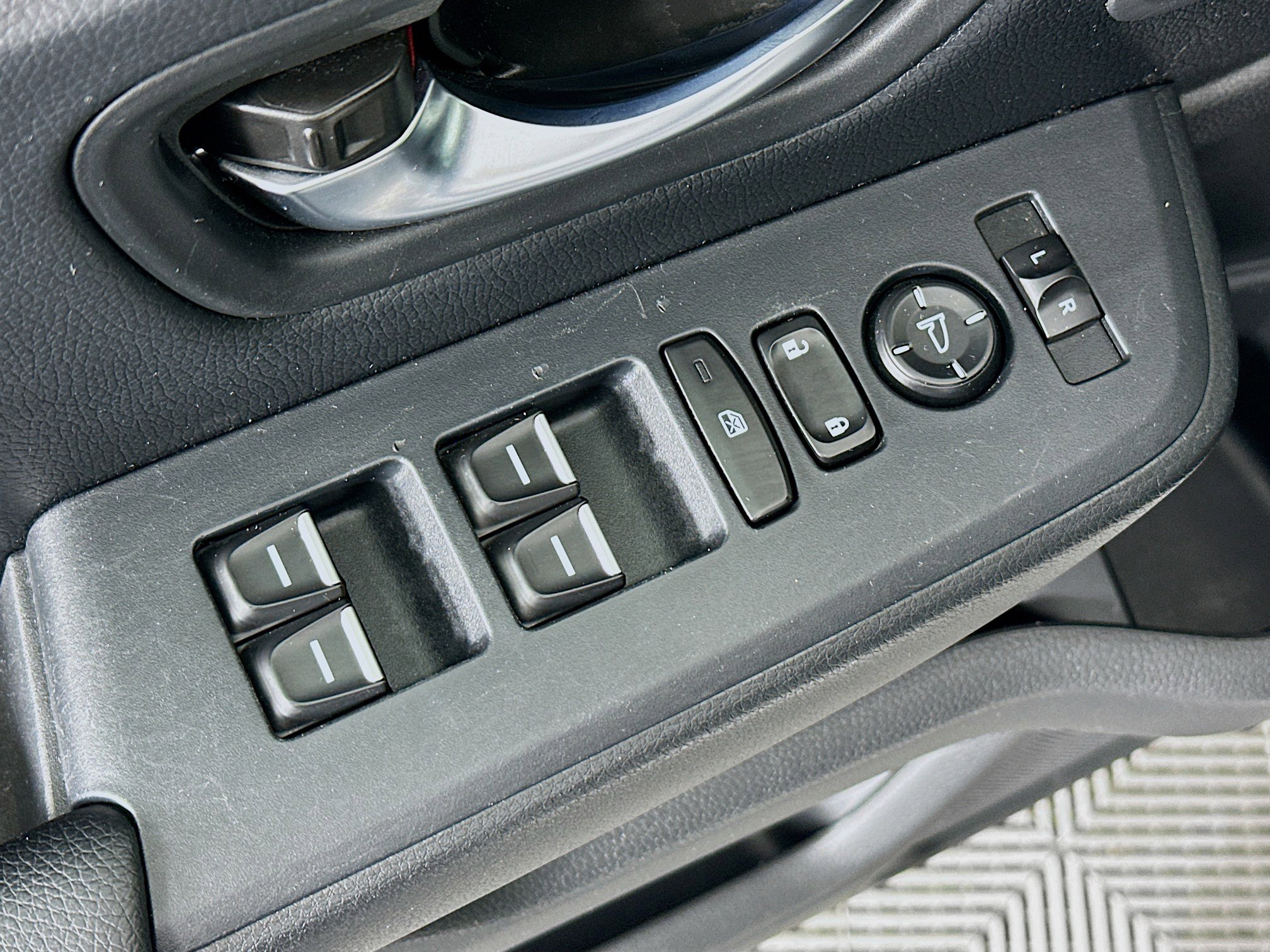 Used 2025 Honda Pilot EX-L image 15