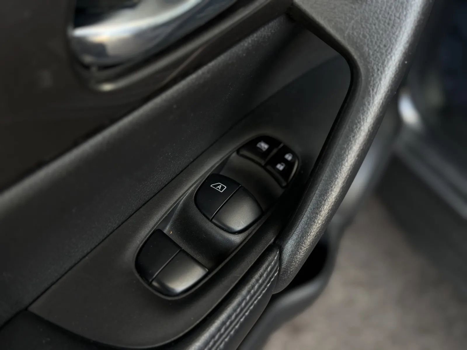 Used 2020 Nissan Rogue S w/ Special Edition Package image 25