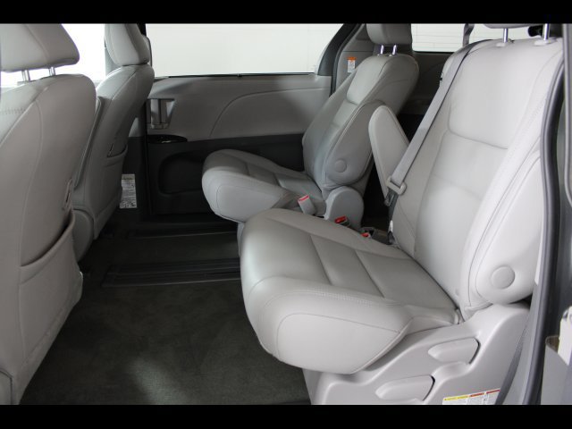 Used 2017 Toyota Sienna XLE w/ XLE Navigation Package FWD image 14