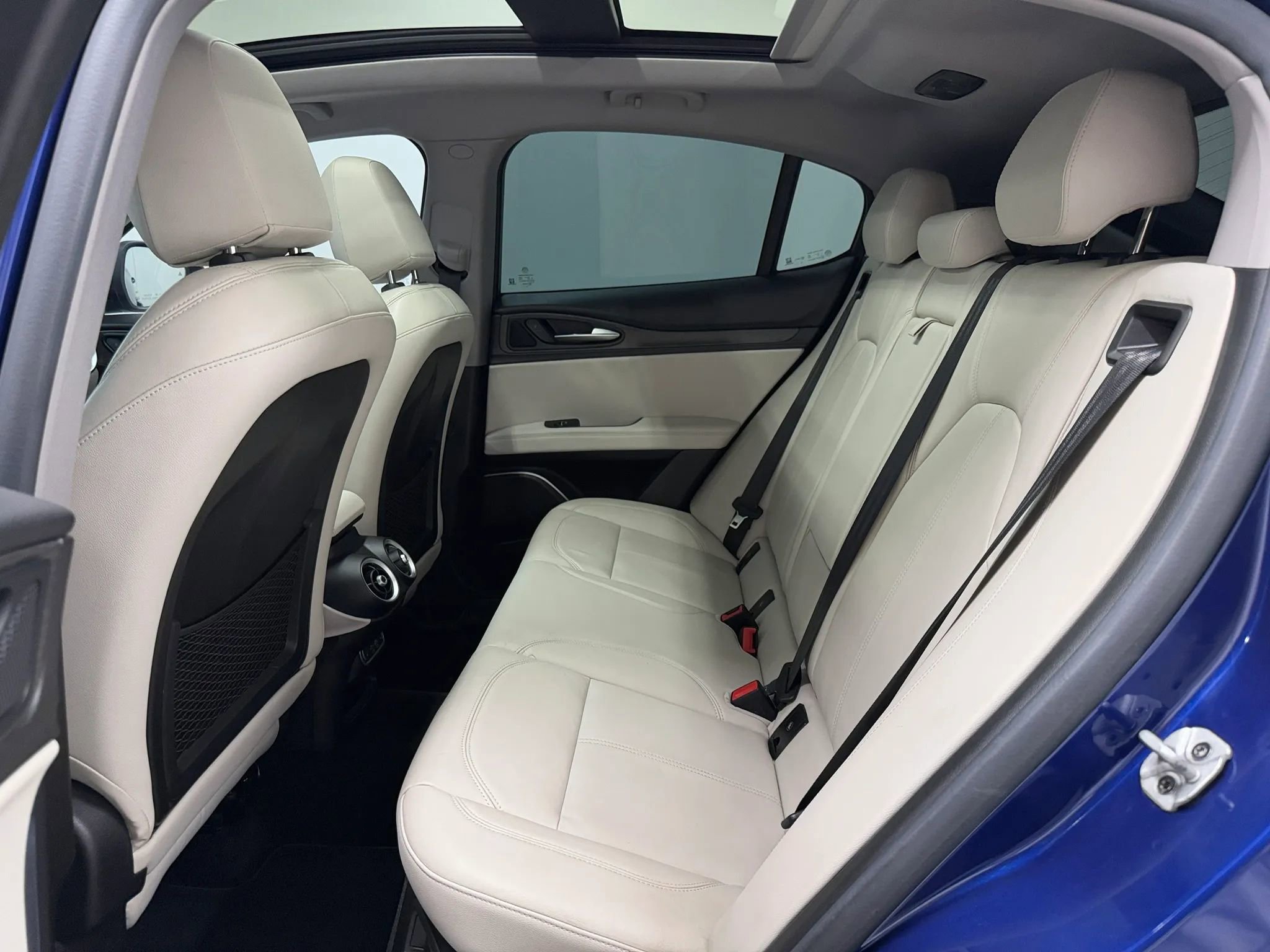 Used 2020 Alfa Romeo Stelvio Ti w/ Nero Edizione AWD/4WD image 16