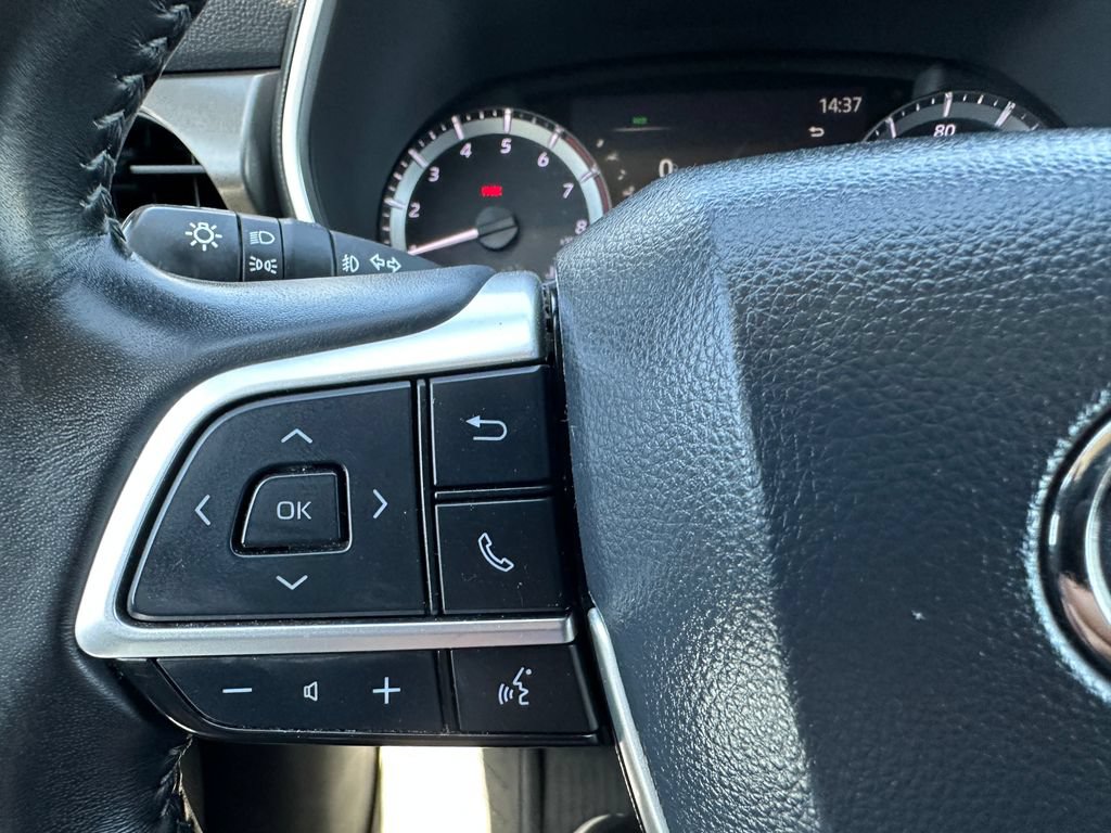 Used 2023 Toyota Highlander XLE FWD image 30