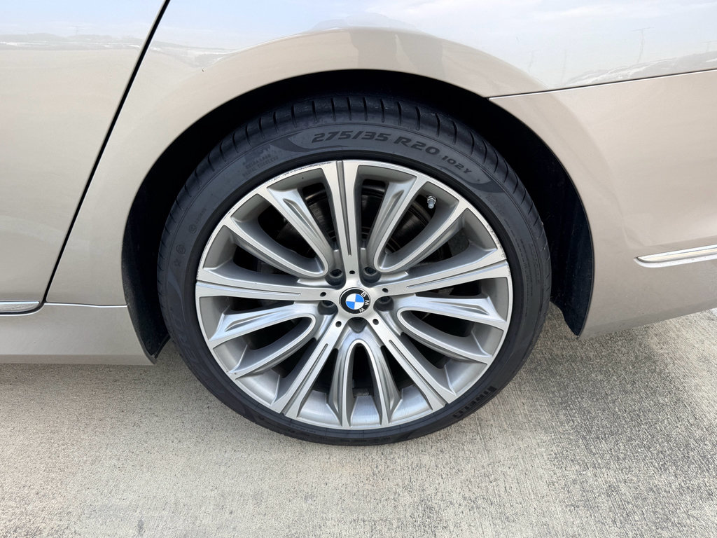 Used 2018 BMW 750i RWD image 32