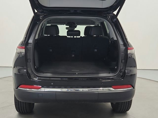 Used 2024 Jeep Grand Cherokee Limited RWD image 31