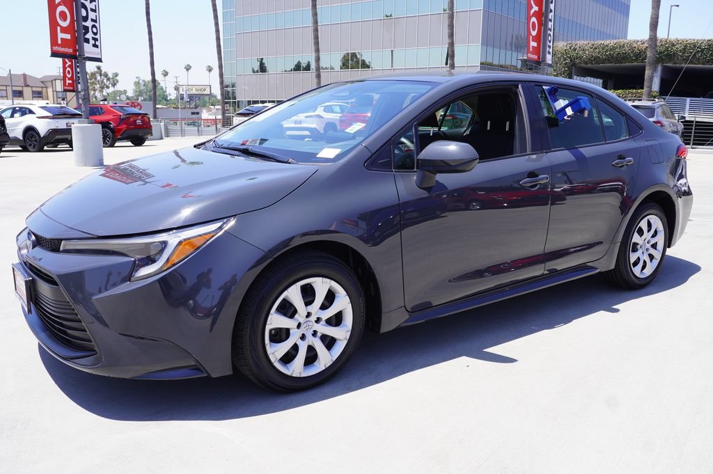 Certified 2025 Toyota Corolla LE FWD image 4