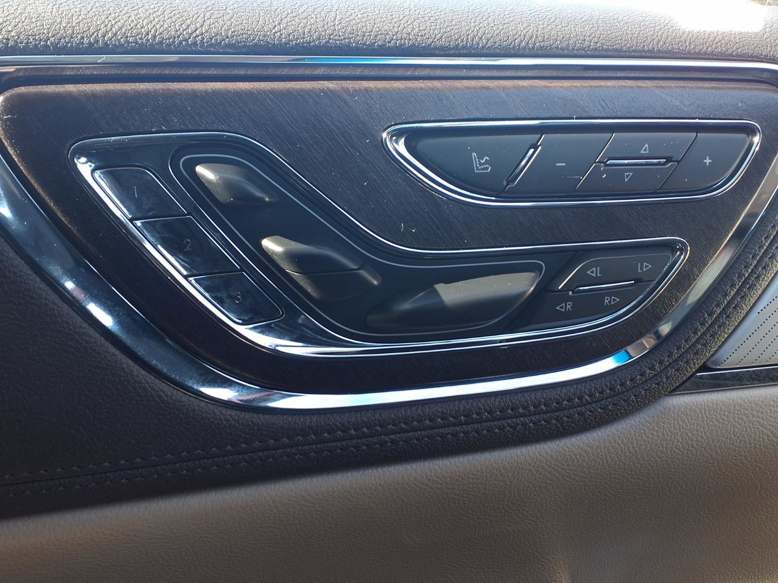 Used 2020 Lincoln Continental Reserve w/ Luxury Package image 18