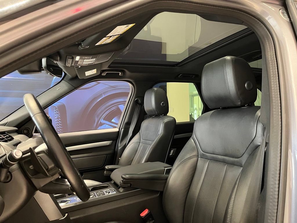 Used 2020 Land Rover Discovery Landmark AWD/4WD image 19