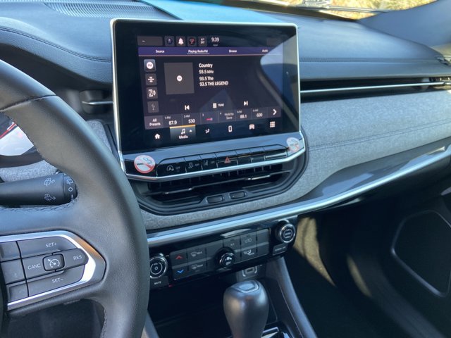 Used 2024 Jeep Compass Latitude image 22