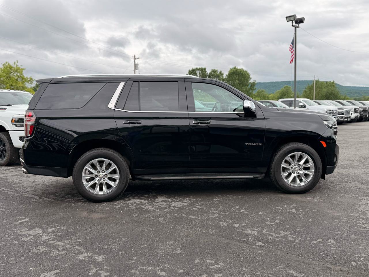 Used 2024 Chevrolet Tahoe Premier AWD/4WD image 4