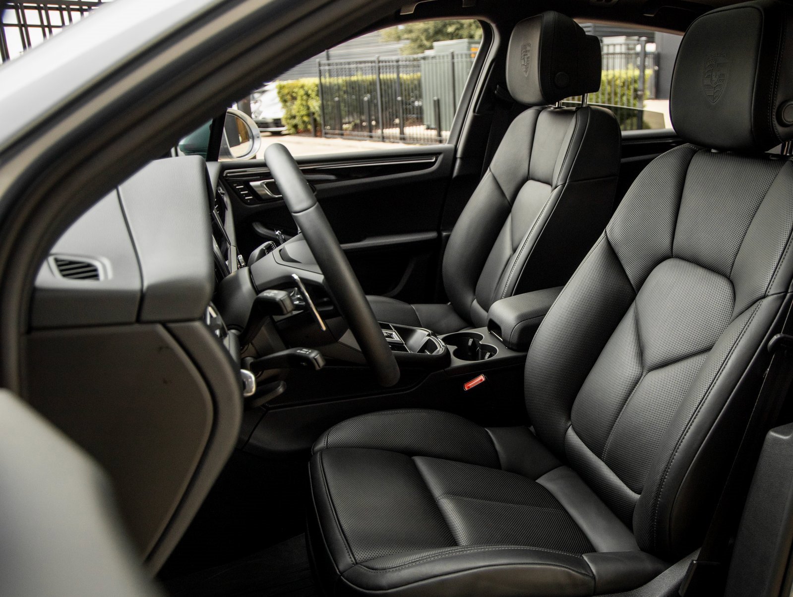 Used 2025 Porsche Macan image 5