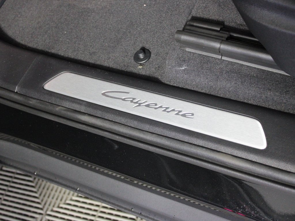 Certified 2026 Porsche Cayenne E-Hybrid Coupe AWD/4WD image 17