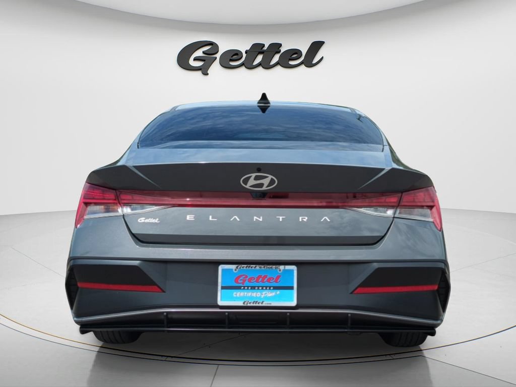 Used 2021 Hyundai Elantra SEL FWD image 7