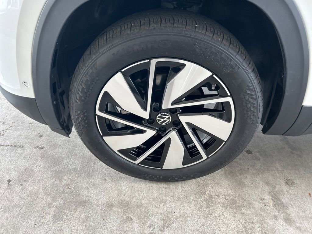 Used 2026 Volkswagen Atlas SE FWD image 12